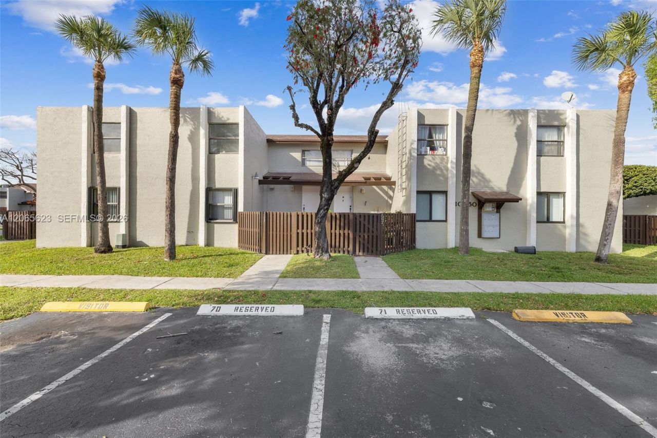 10050 NW 9th St Cir, Unit 203, Miami, FL 33172 Photo
