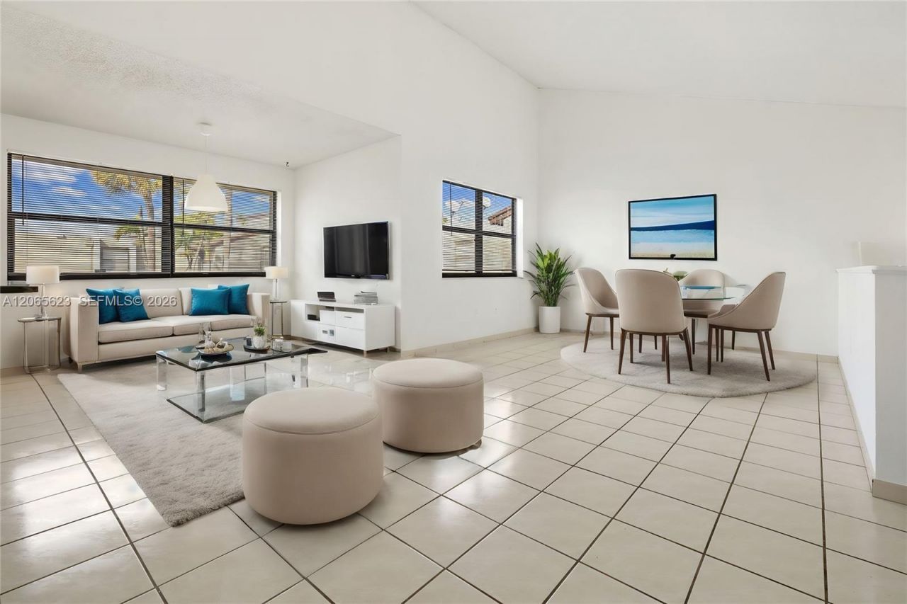 10050 NW 9th St Cir, Unit 203, Miami, FL 33172 Photo