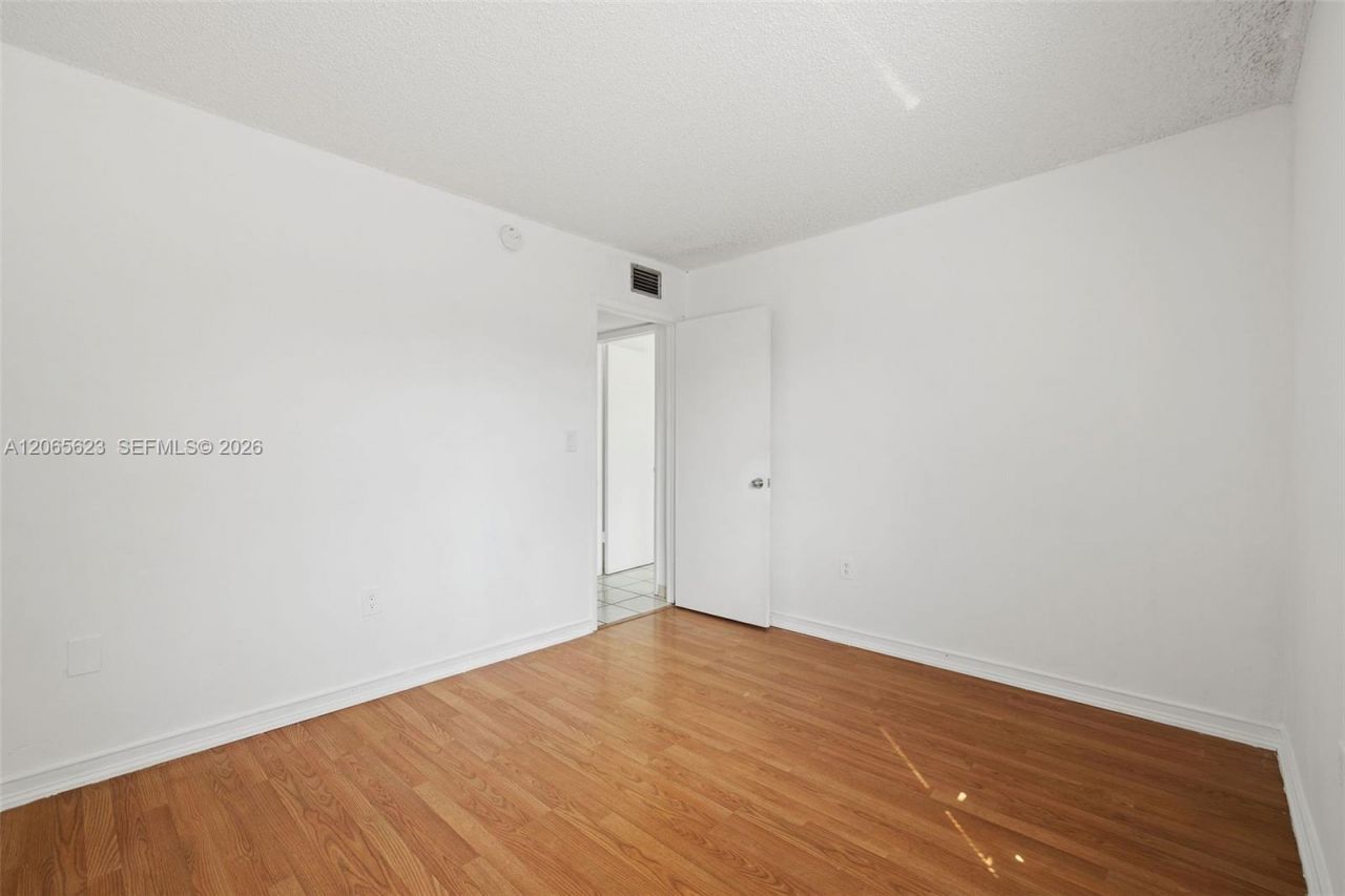10050 NW 9th St Cir, Unit 203, Miami, FL 33172 Photo