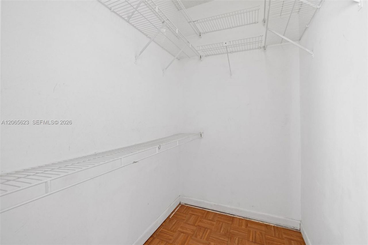 10050 NW 9th St Cir, Unit 203, Miami, FL 33172 Photo