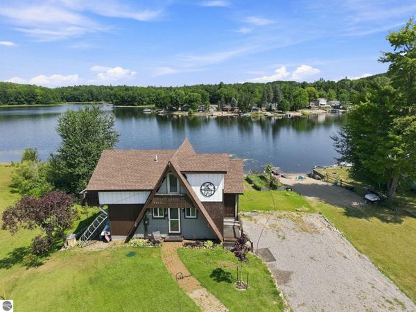 9285 50 Road E, Cadillac, MI 49601