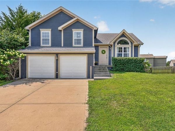 10820 N Smalley Court, Kansas City, MO 64157