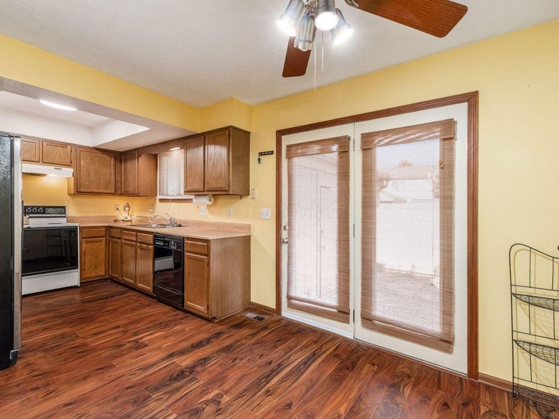 1949 Rockdale Drive, Unit 32, Columbus, OH 43229 Photo 10