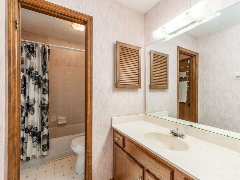 1949 Rockdale Drive, Unit 32, Columbus, OH 43229 Photo 12