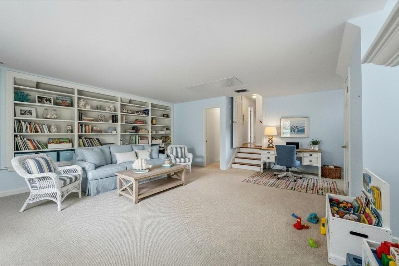 975 Harbortowne Road Photo 31