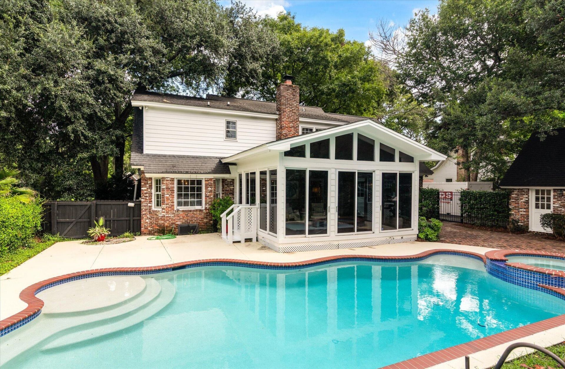 975 Harbortowne Road Photo 4