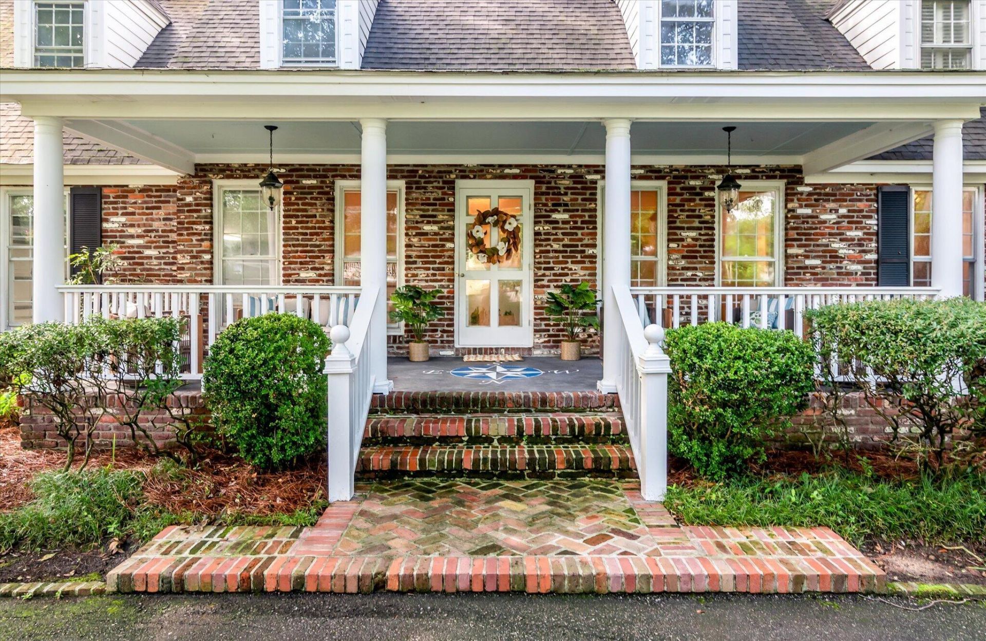 975 Harbortowne Road Photo 6