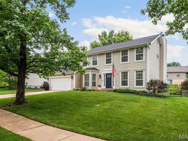902 Oakmoor Drive, Fenton, MO 63026
