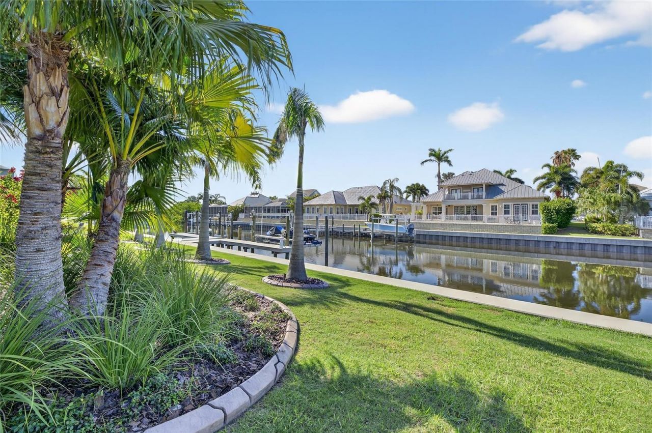 998 Signet Drive, Apollo Beach, FL 33572 Photo