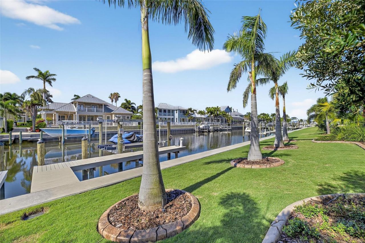 998 Signet Drive, Apollo Beach, FL 33572 Photo