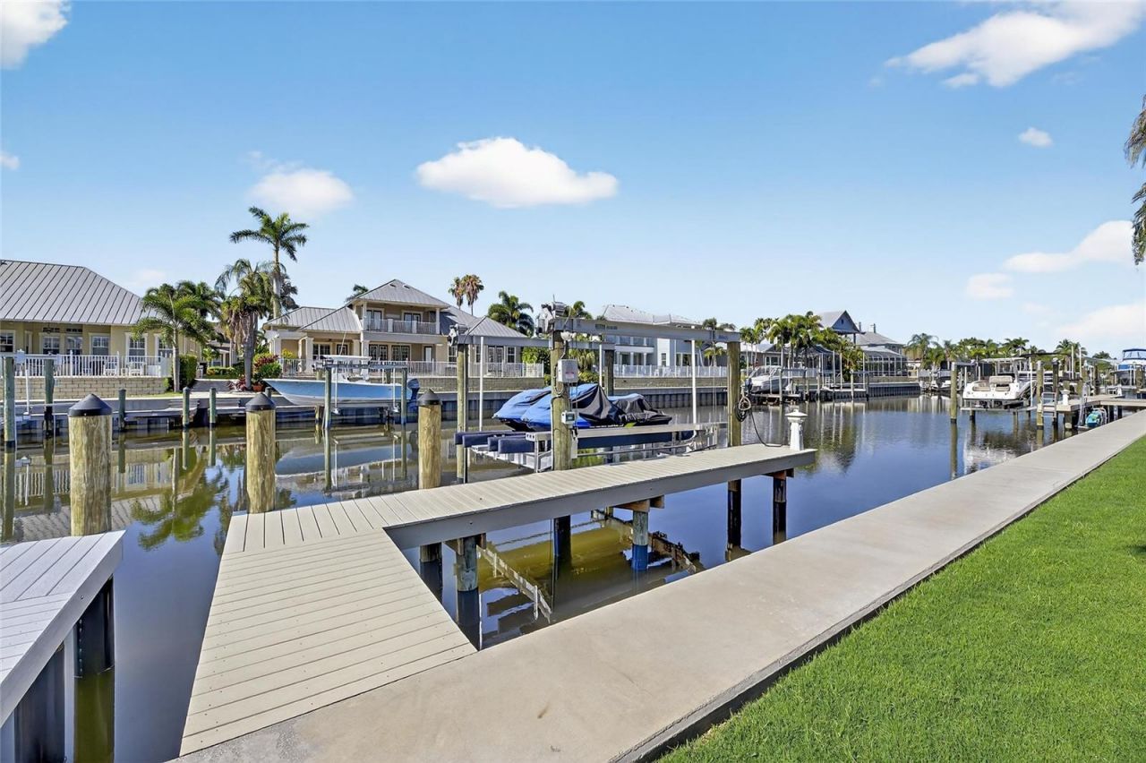 998 Signet Drive, Apollo Beach, FL 33572 Photo
