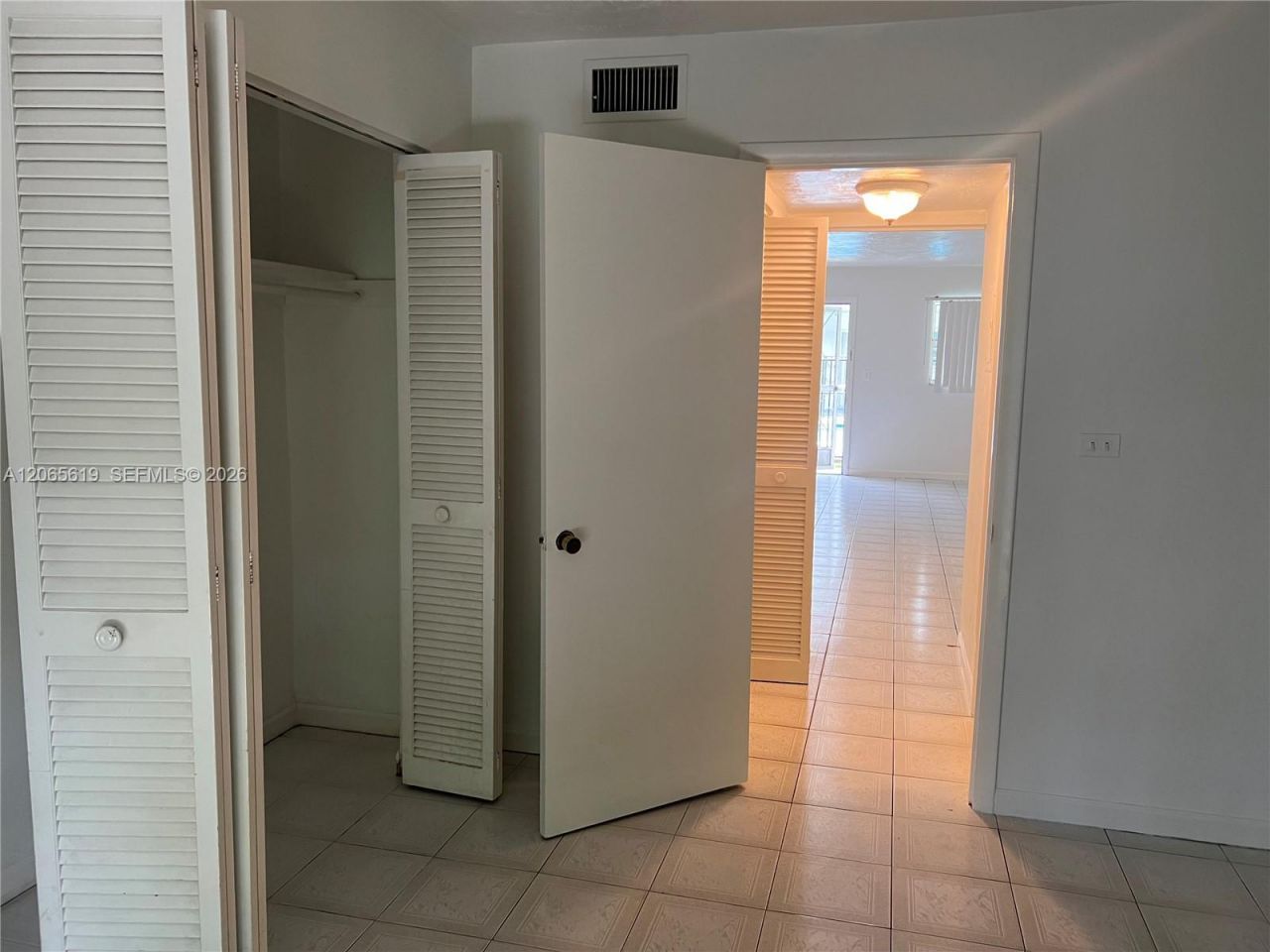 16215 NE 18th Ct , Unit 111, North Miami Beach, FL 33162 Photo