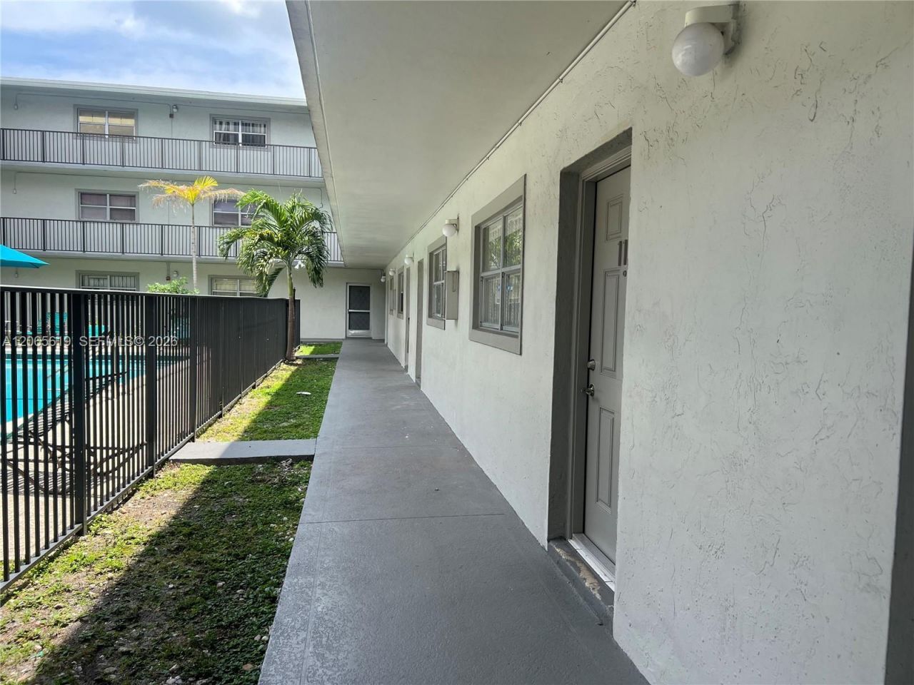 16215 NE 18th Ct , Unit 111, North Miami Beach, FL 33162 Photo