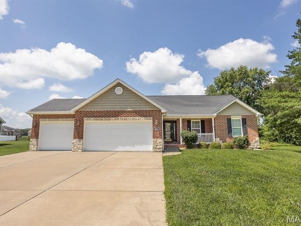 4641 Knab Road , Smithton, IL 62285