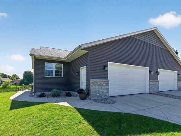 746 Thompson Drive, Oregon, WI 53575