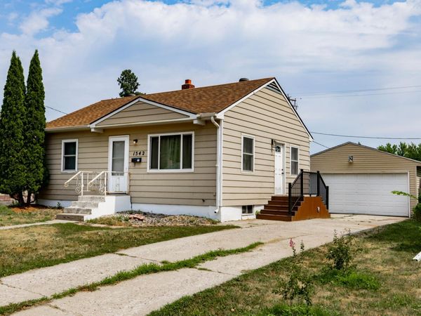 1542 13 1/2 Street S, Fargo, ND 58103