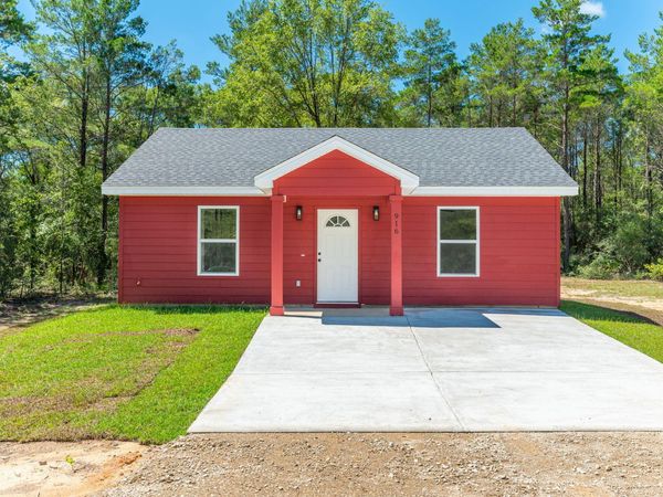 916 E Dogwood Avenue, DeFuniak Springs, FL 32433