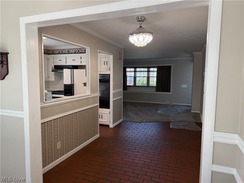 339 E 315th Street, Willowick, OH 44095 Photo 4