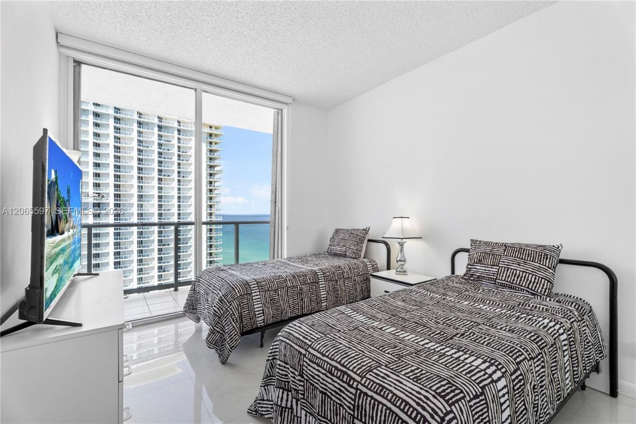16485 Collins Ave , Unit PH35C, Sunny Isles Beach, FL 33160 Photo