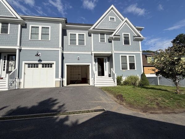 896 Chestnut St, Unit 2, Newton, MA 02468