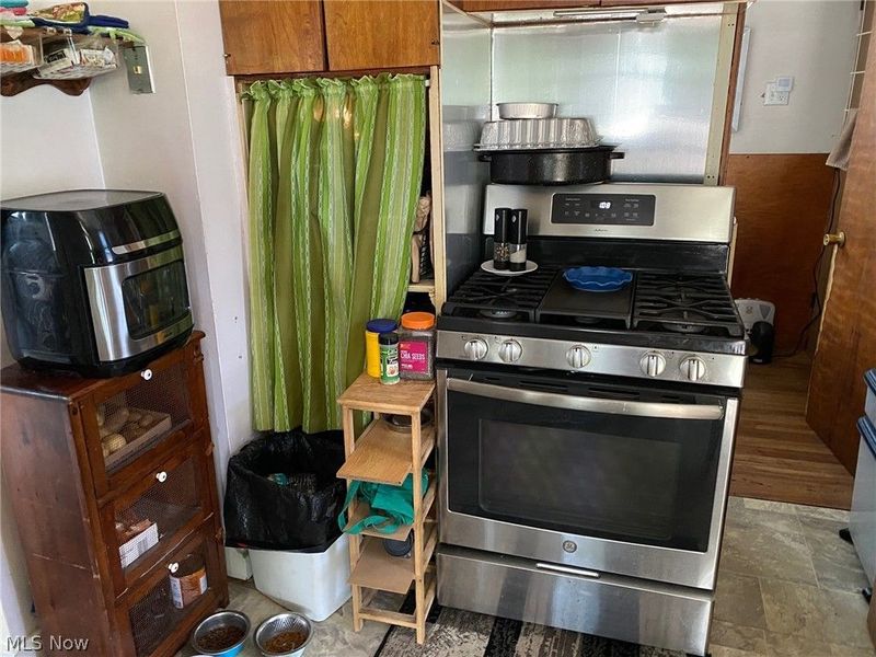 2060 W 44th Street, Cleveland, OH 44113 Photo 12