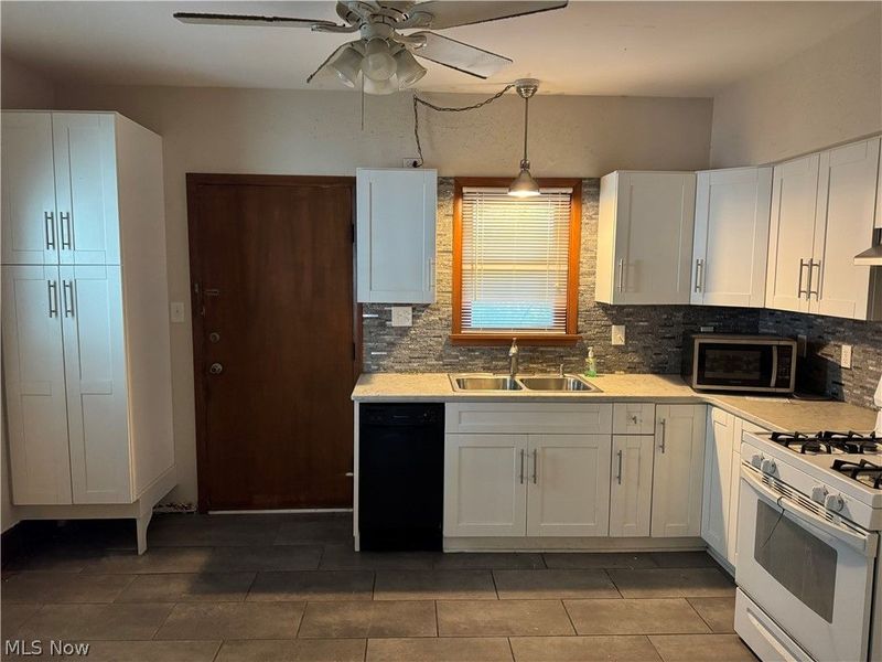 2078 Murray Hill Road, Cleveland, OH 44106 Photo 3