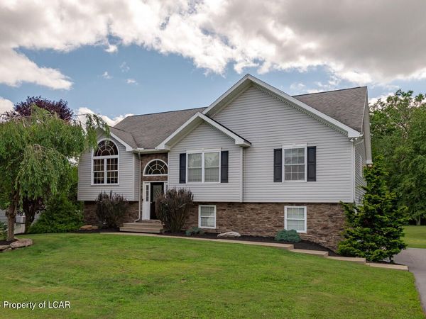260 Mountain Road, Drums, PA 18222
