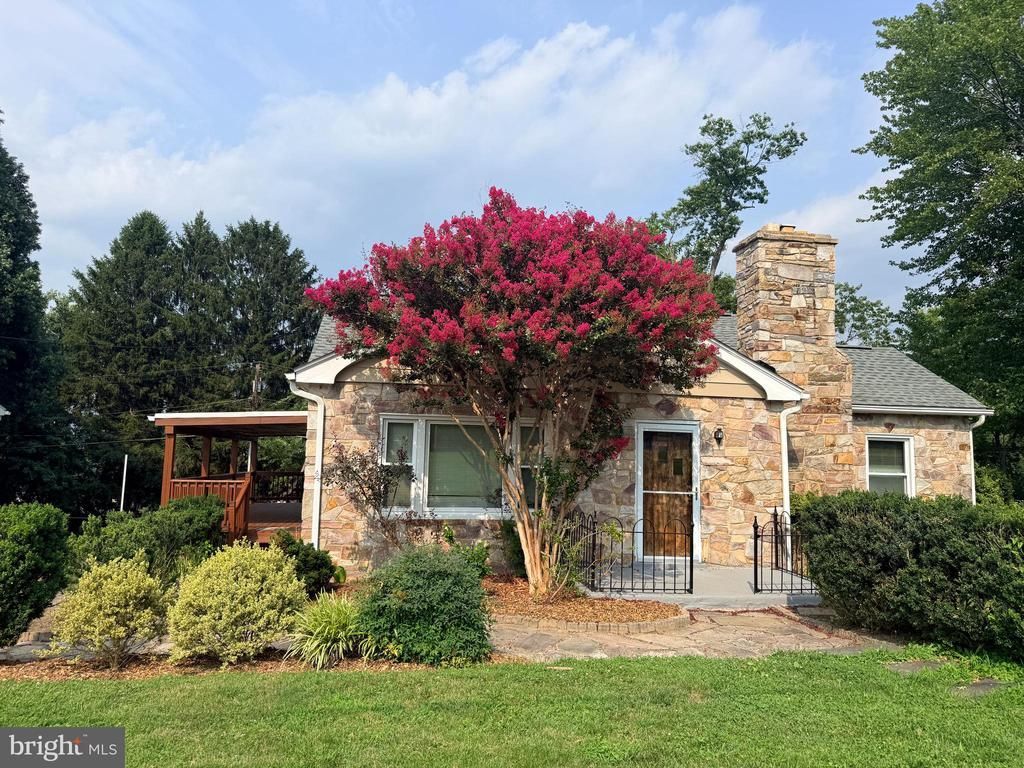 8995 HAMBURG ROAD , FREDERICK, MD 21702