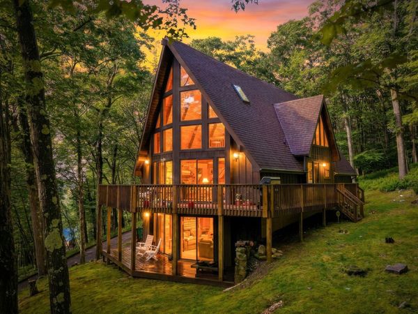 332 Daisy Drive, Terra Alta, WV 26764