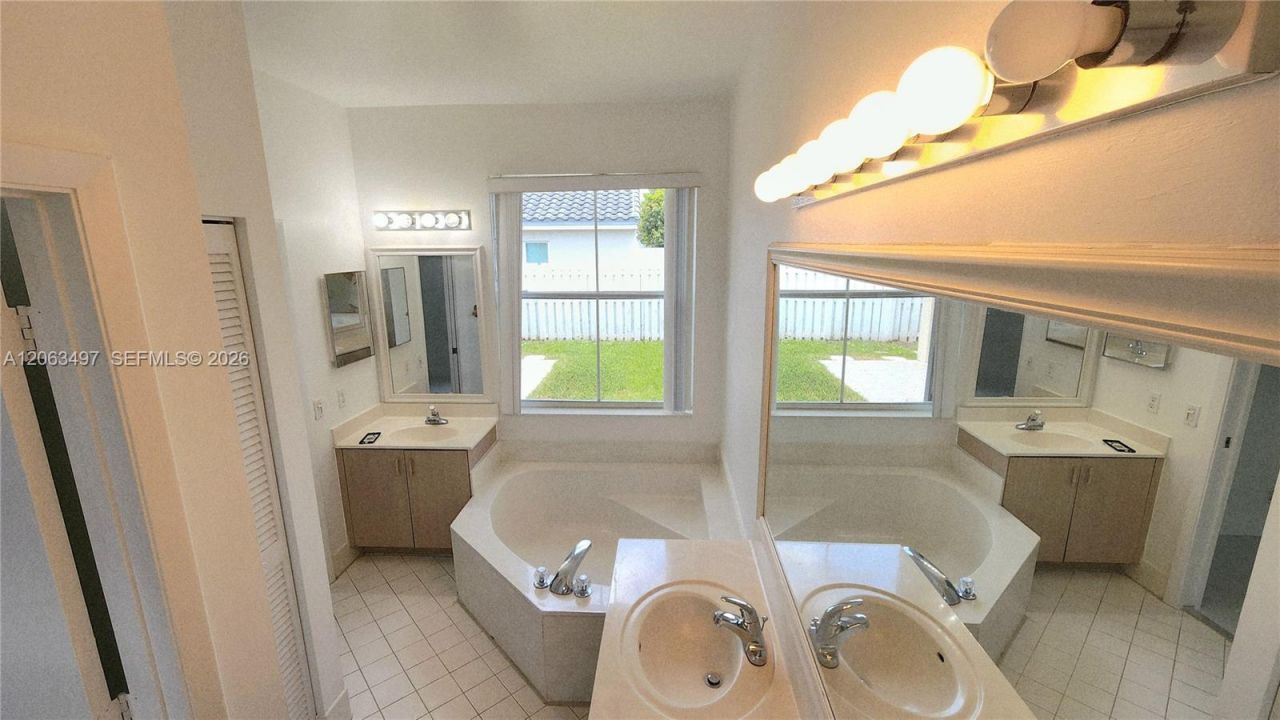 924 Falling Water Rd , Unit 924, Weston, FL 33326 Photo