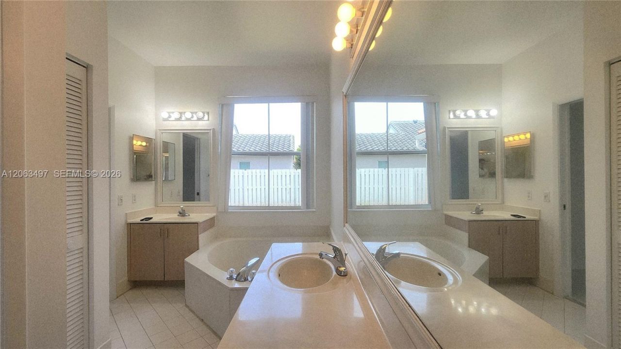 924 Falling Water Rd , Unit 924, Weston, FL 33326 Photo