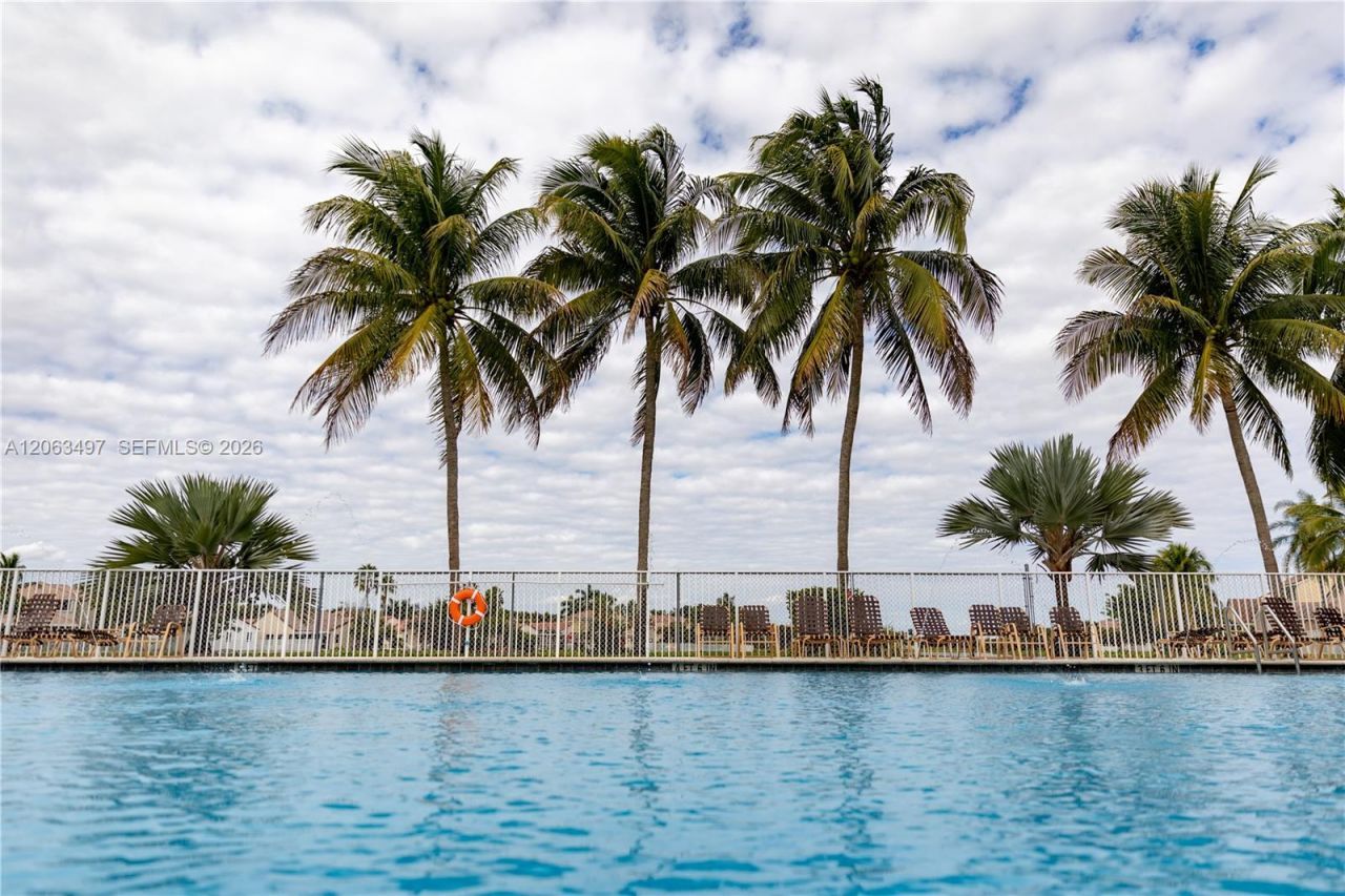 924 Falling Water Rd , Unit 924, Weston, FL 33326 Photo