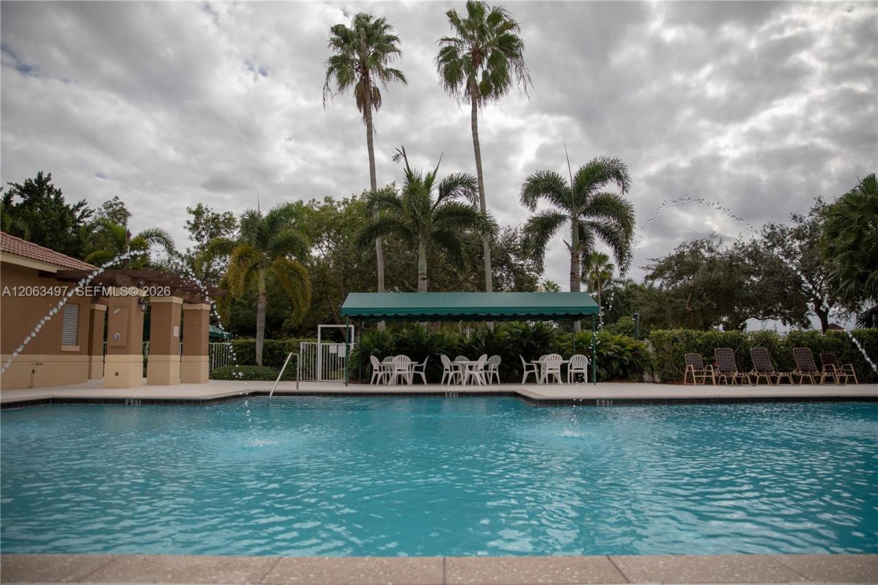 924 Falling Water Rd , Unit 924, Weston, FL 33326 Photo