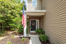 1109 Briar Rose Lane photo 4