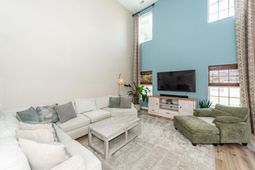 1109 Briar Rose Lane photo 4