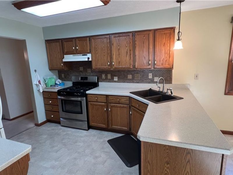 13841 Stoney Creek Drive, North Royalton, OH 44133 Photo 2