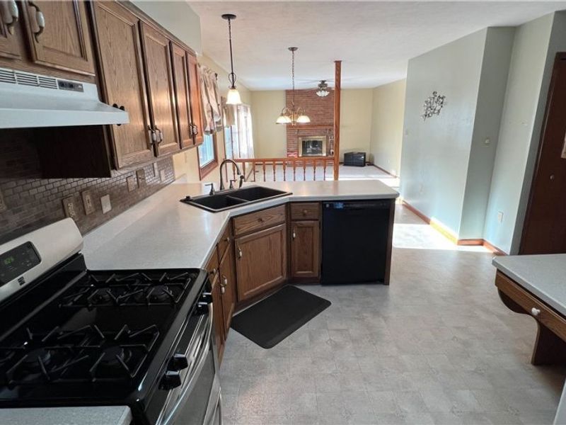 13841 Stoney Creek Drive, North Royalton, OH 44133 Photo 3