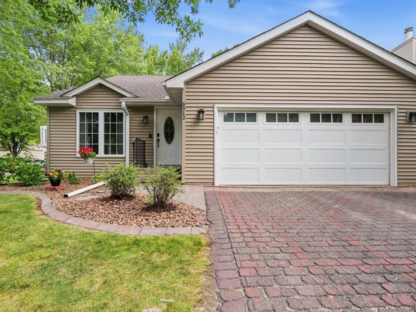 6512 Gray Fox Curve, Chanhassen, MN 55317