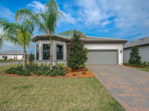 837 SE Courances Drive, Port St. Lucie, FL 34984