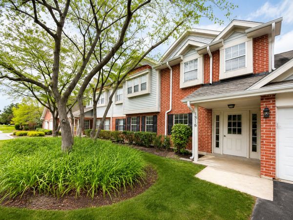1316 E Evergreen Drive, Unit 8, Palatine, IL 60074