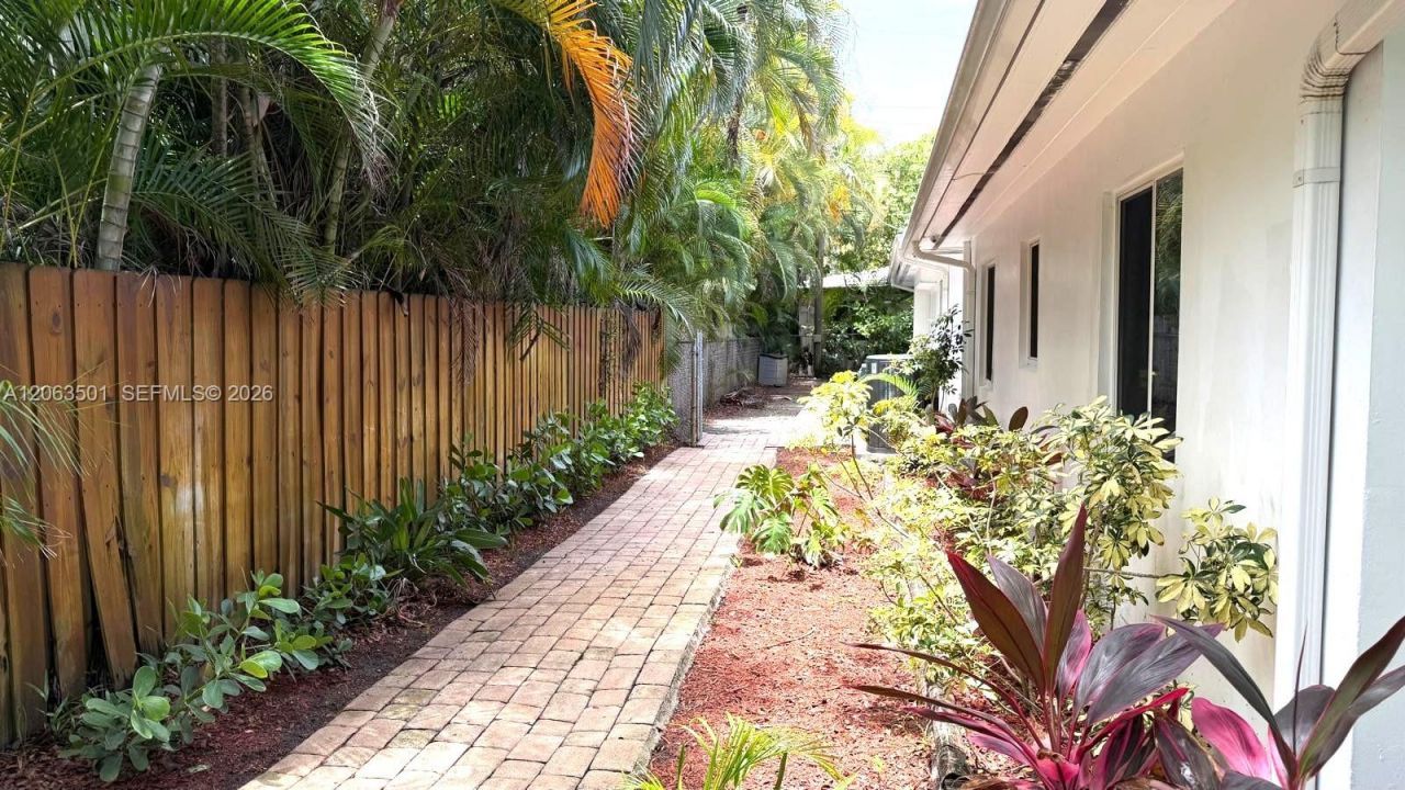 1529 Bayview Dr , Fort Lauderdale, FL 33304 Photo