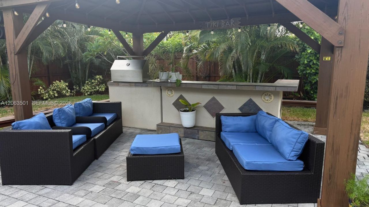 1529 Bayview Dr , Fort Lauderdale, FL 33304 Photo