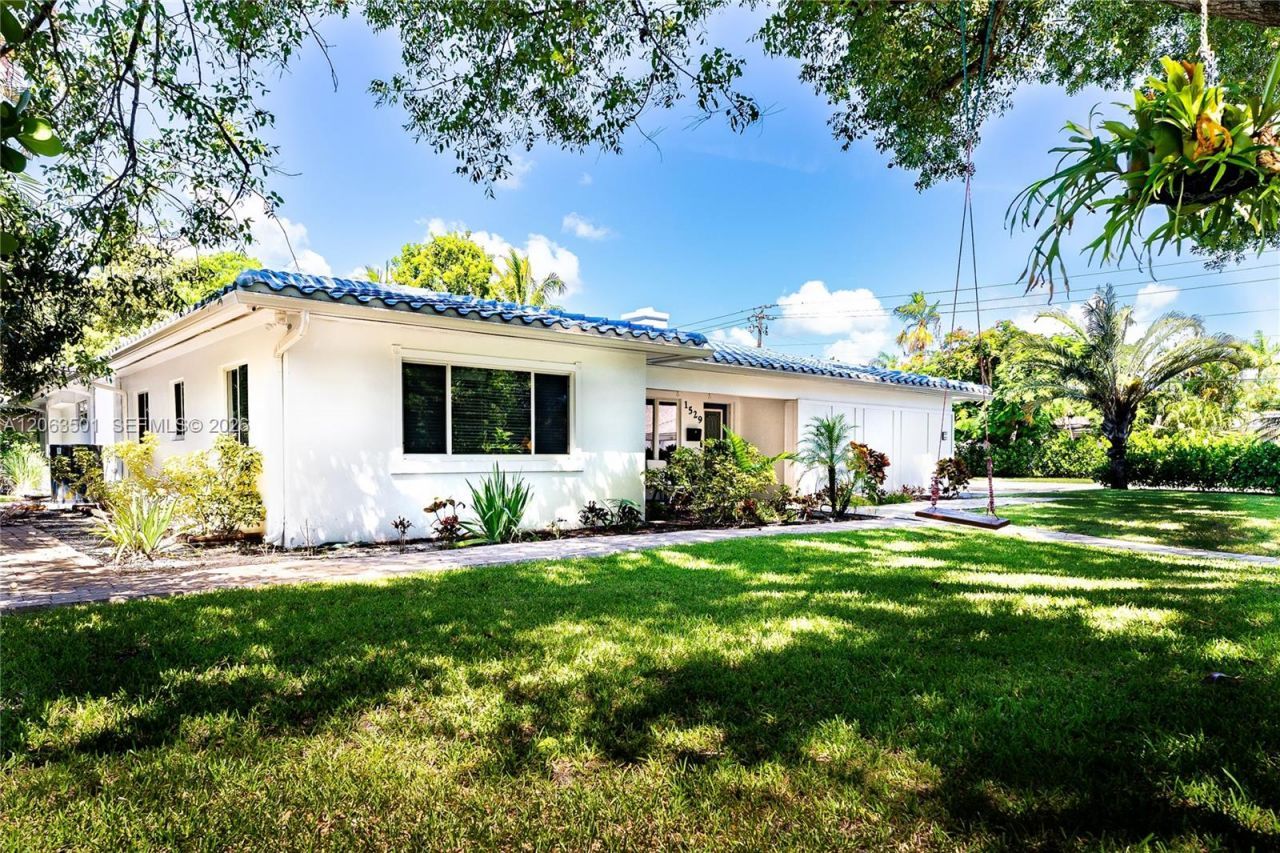 1529 Bayview Dr , Fort Lauderdale, FL 33304 Photo