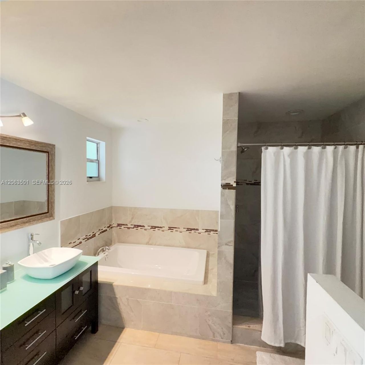 1529 Bayview Dr , Fort Lauderdale, FL 33304 Photo