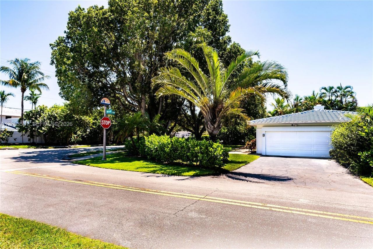 1529 Bayview Dr , Fort Lauderdale, FL 33304 Photo