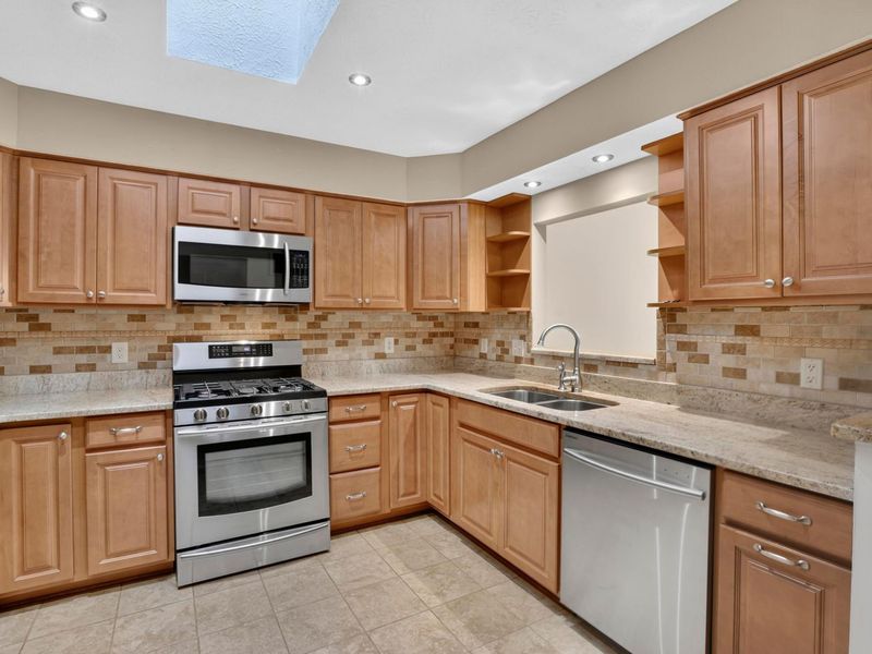 732 Pine Needles Drive, Dayton, OH 45458 Photo 16