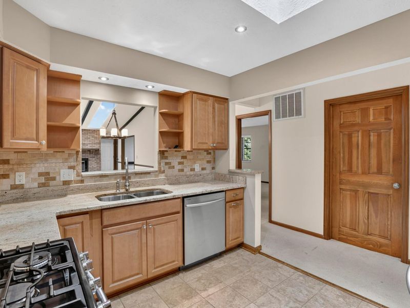 732 Pine Needles Drive, Dayton, OH 45458 Photo 18