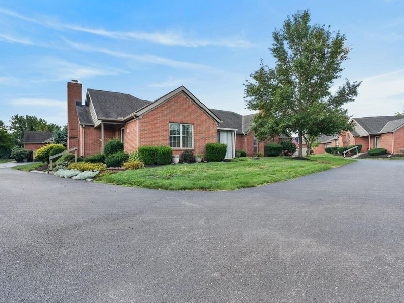 2405 Sportsman Drive, Grove City, OH 43123 Photo 3