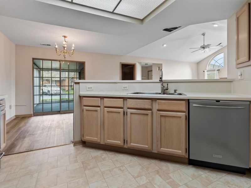 2405 Sportsman Drive, Grove City, OH 43123 Photo 4