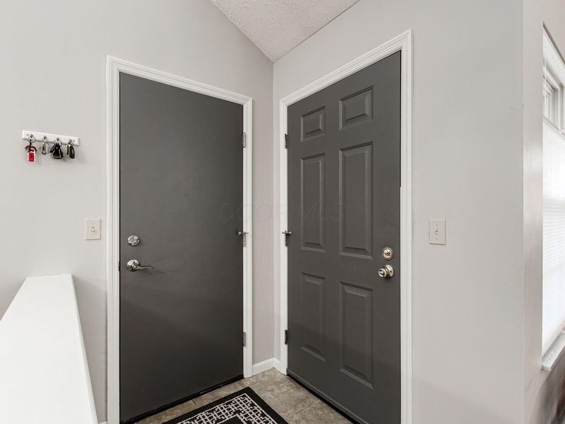 5940 Glen Village Drive, Dublin, OH 43016 Photo 11